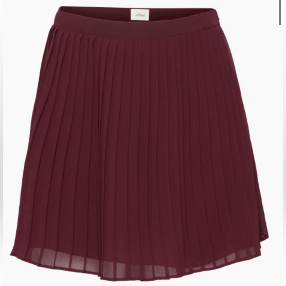 Wilfred
Twirl Mini Pleated Skirt in Spiced Burgundy